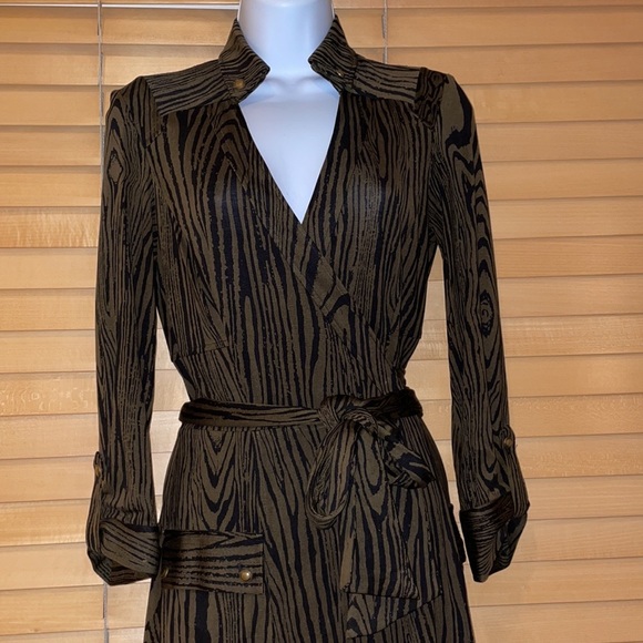 Diane Von Furstenberg Konya Marbled Wrap Dress - Picture 3 of 12
